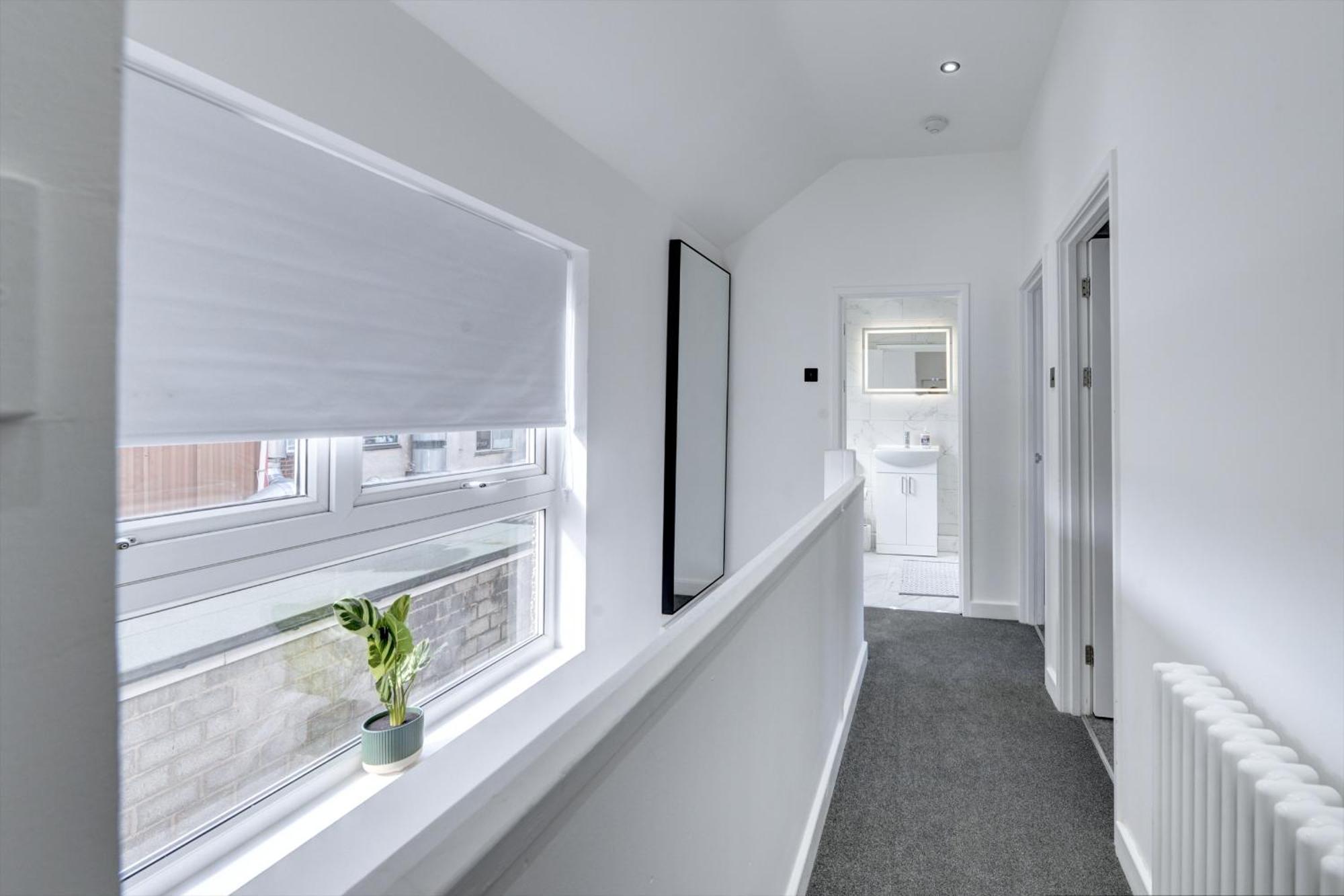 4 Bedrooms Homely House With Garden- Sleeps 9 Comfortably With 6 Comfortable Beds, Free Street Parking, Business Travellers, Contractors, & Holiday-Goers, Coventry, Near All Major Transport Links In Coventry And Motorway Εξωτερικό φωτογραφία