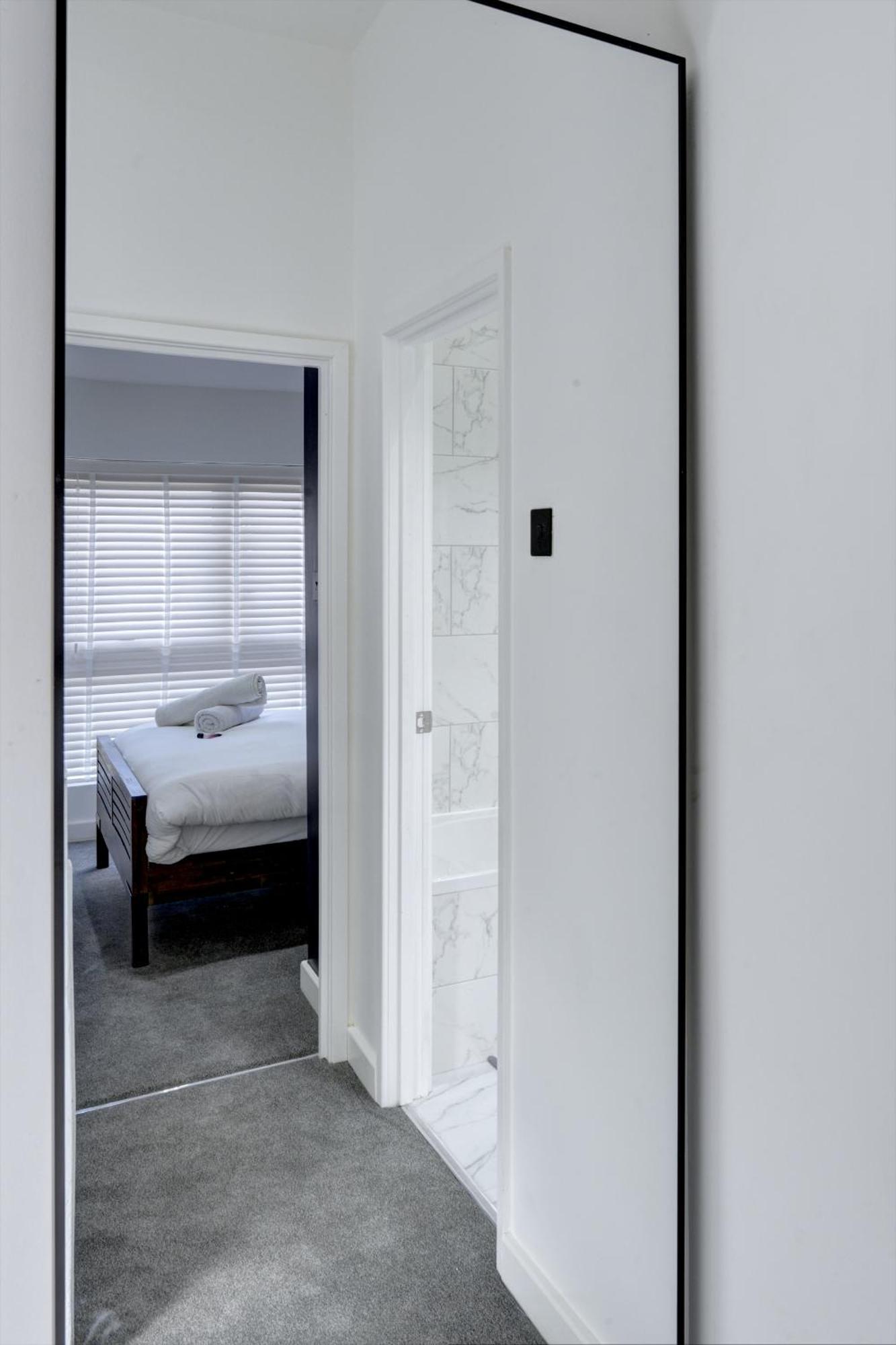 4 Bedrooms Homely House With Garden- Sleeps 9 Comfortably With 6 Comfortable Beds, Free Street Parking, Business Travellers, Contractors, & Holiday-Goers, Coventry, Near All Major Transport Links In Coventry And Motorway Εξωτερικό φωτογραφία