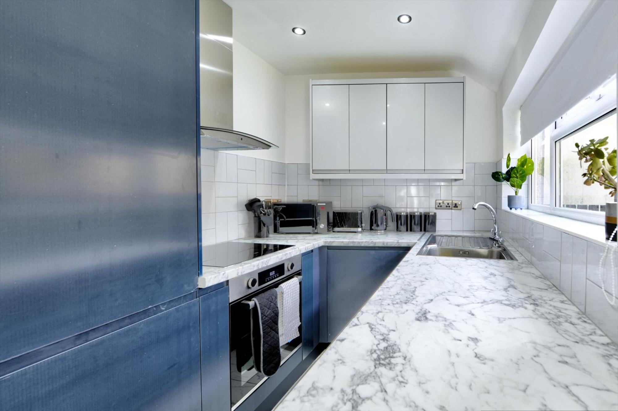 4 Bedrooms Homely House With Garden- Sleeps 9 Comfortably With 6 Comfortable Beds, Free Street Parking, Business Travellers, Contractors, & Holiday-Goers, Coventry, Near All Major Transport Links In Coventry And Motorway Εξωτερικό φωτογραφία