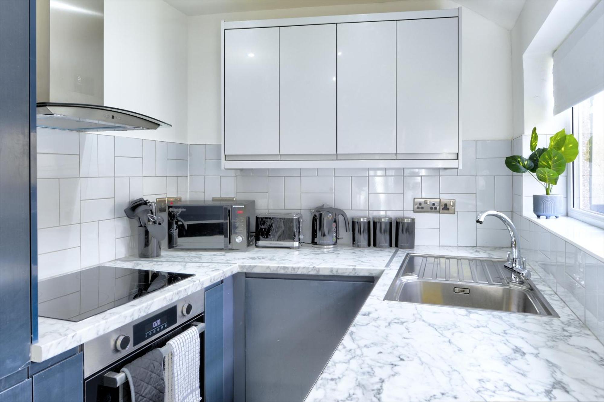 4 Bedrooms Homely House With Garden- Sleeps 9 Comfortably With 6 Comfortable Beds, Free Street Parking, Business Travellers, Contractors, & Holiday-Goers, Coventry, Near All Major Transport Links In Coventry And Motorway Εξωτερικό φωτογραφία