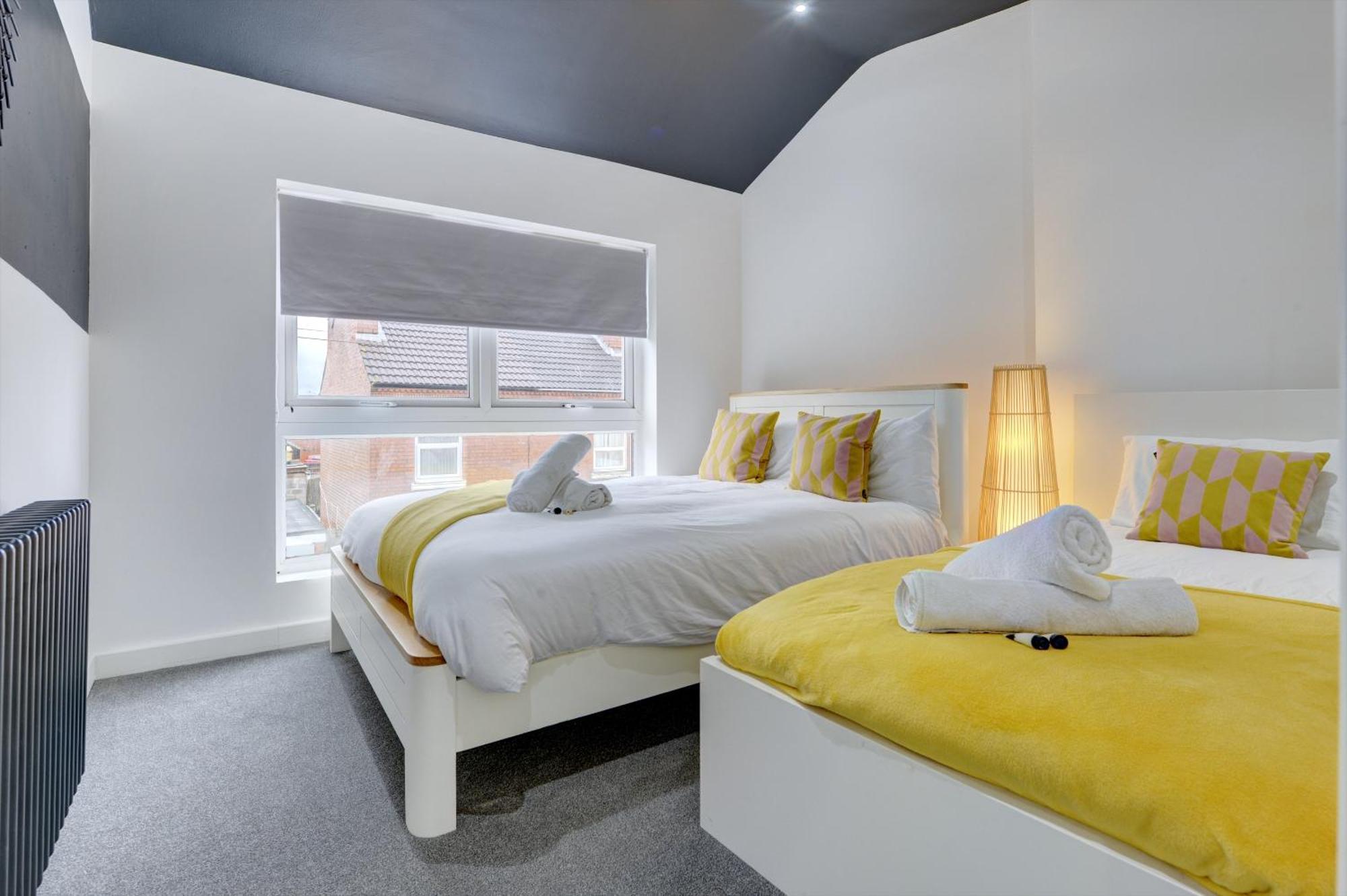 4 Bedrooms Homely House With Garden- Sleeps 9 Comfortably With 6 Comfortable Beds, Free Street Parking, Business Travellers, Contractors, & Holiday-Goers, Coventry, Near All Major Transport Links In Coventry And Motorway Εξωτερικό φωτογραφία