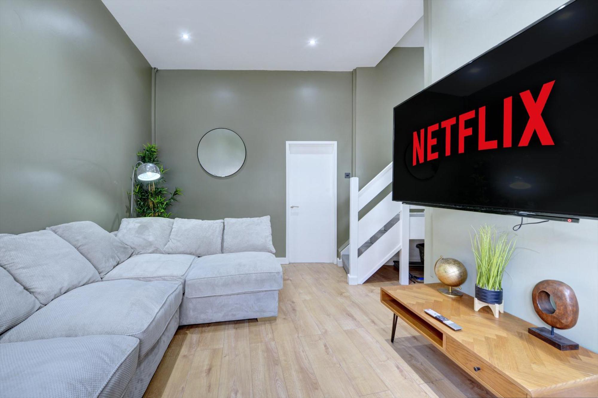 4 Bedrooms Homely House With Garden- Sleeps 9 Comfortably With 6 Comfortable Beds, Free Street Parking, Business Travellers, Contractors, & Holiday-Goers, Coventry, Near All Major Transport Links In Coventry And Motorway Εξωτερικό φωτογραφία
