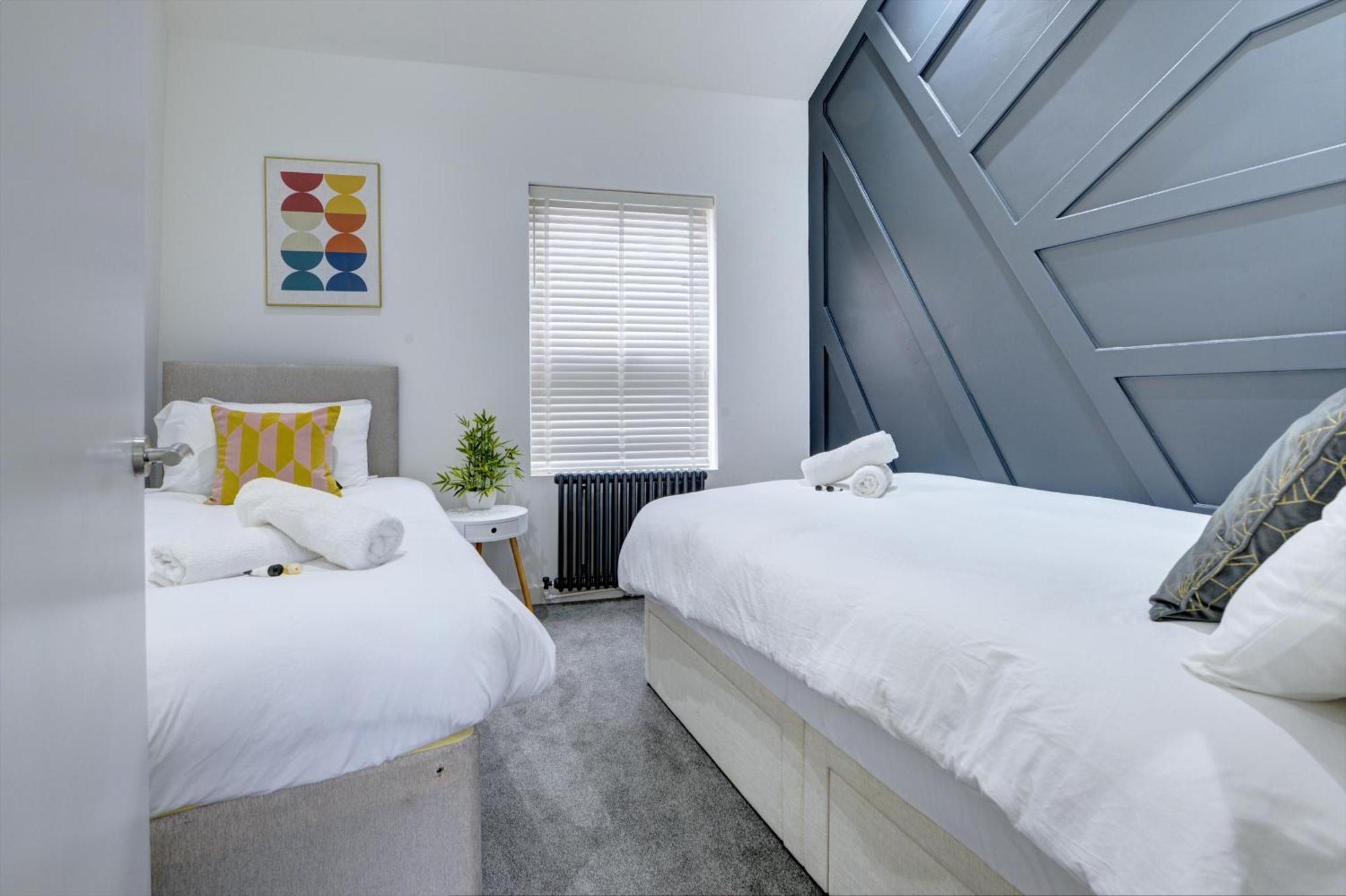 4 Bedrooms Homely House With Garden- Sleeps 9 Comfortably With 6 Comfortable Beds, Free Street Parking, Business Travellers, Contractors, & Holiday-Goers, Coventry, Near All Major Transport Links In Coventry And Motorway Εξωτερικό φωτογραφία