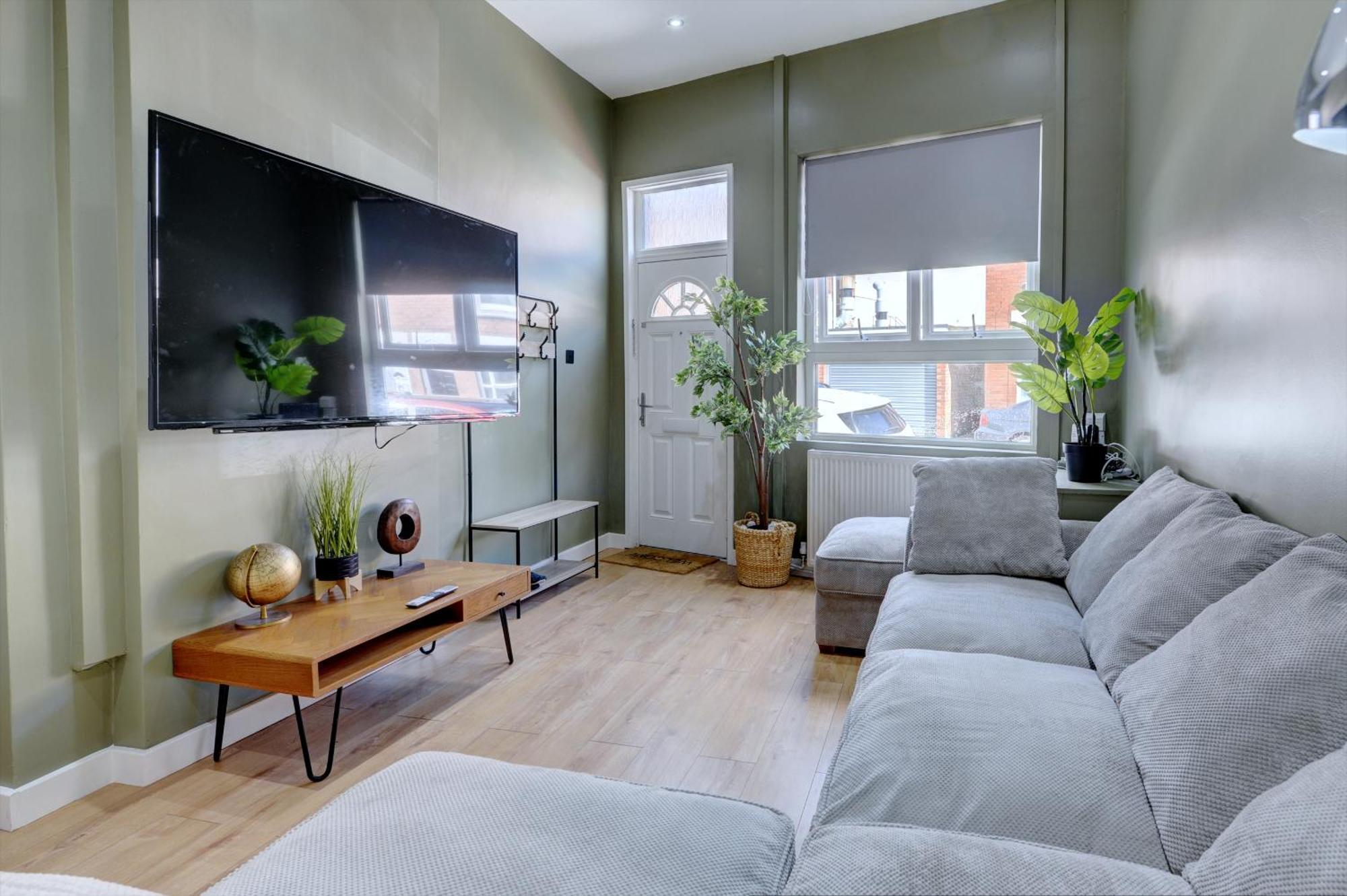 4 Bedrooms Homely House With Garden- Sleeps 9 Comfortably With 6 Comfortable Beds, Free Street Parking, Business Travellers, Contractors, & Holiday-Goers, Coventry, Near All Major Transport Links In Coventry And Motorway Εξωτερικό φωτογραφία