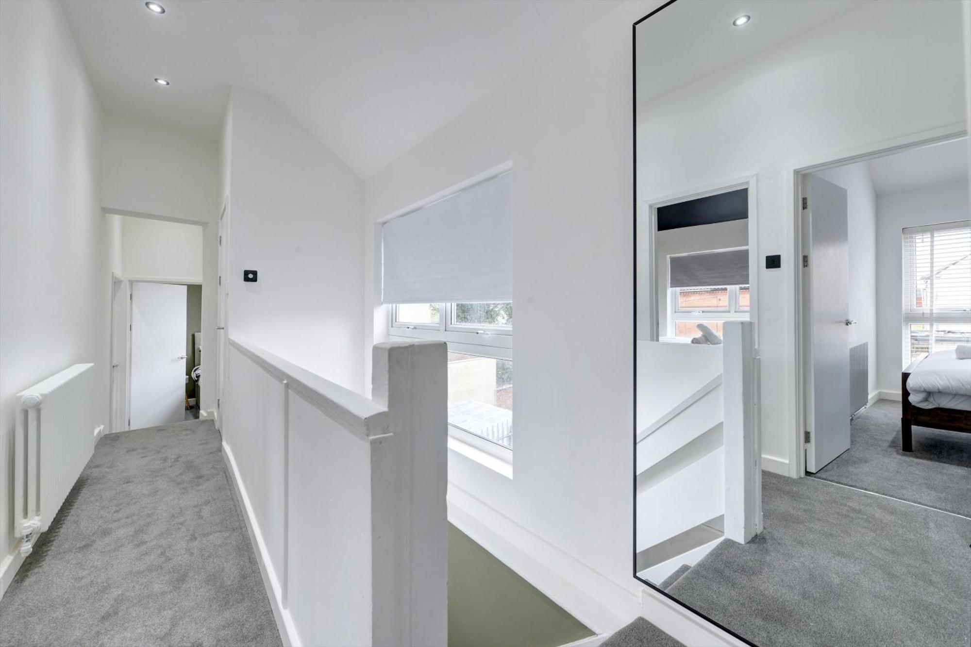 4 Bedrooms Homely House With Garden- Sleeps 9 Comfortably With 6 Comfortable Beds, Free Street Parking, Business Travellers, Contractors, & Holiday-Goers, Coventry, Near All Major Transport Links In Coventry And Motorway Εξωτερικό φωτογραφία