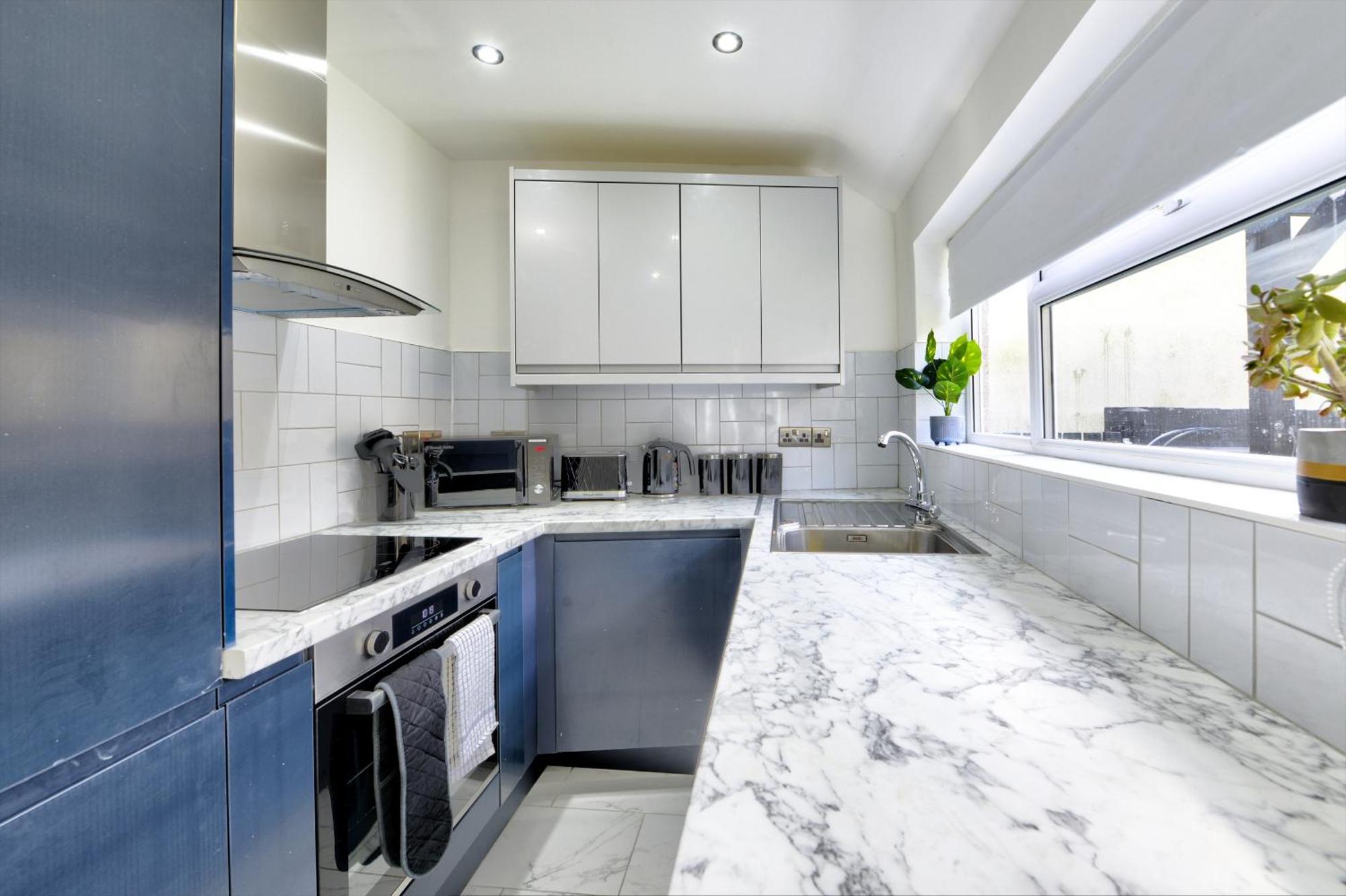4 Bedrooms Homely House With Garden- Sleeps 9 Comfortably With 6 Comfortable Beds, Free Street Parking, Business Travellers, Contractors, & Holiday-Goers, Coventry, Near All Major Transport Links In Coventry And Motorway Εξωτερικό φωτογραφία