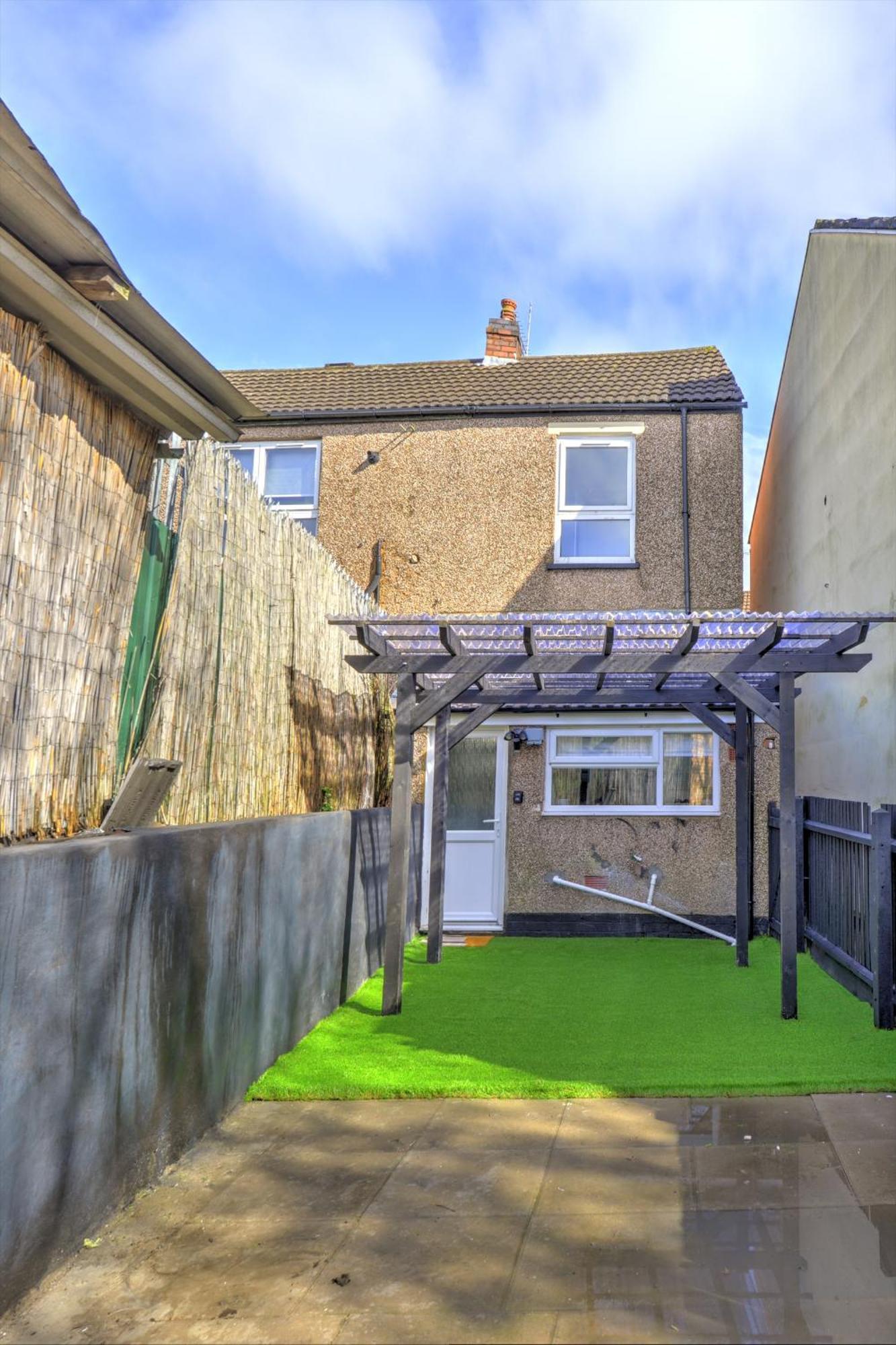 4 Bedrooms Homely House With Garden- Sleeps 9 Comfortably With 6 Comfortable Beds, Free Street Parking, Business Travellers, Contractors, & Holiday-Goers, Coventry, Near All Major Transport Links In Coventry And Motorway Εξωτερικό φωτογραφία